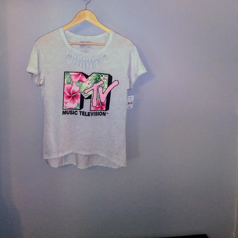 NWT-Womans graphic Tshirt-M